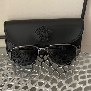 Vintage Versace Unisex Metal Silver & Black Aviator Sunglasses w Case EUC
